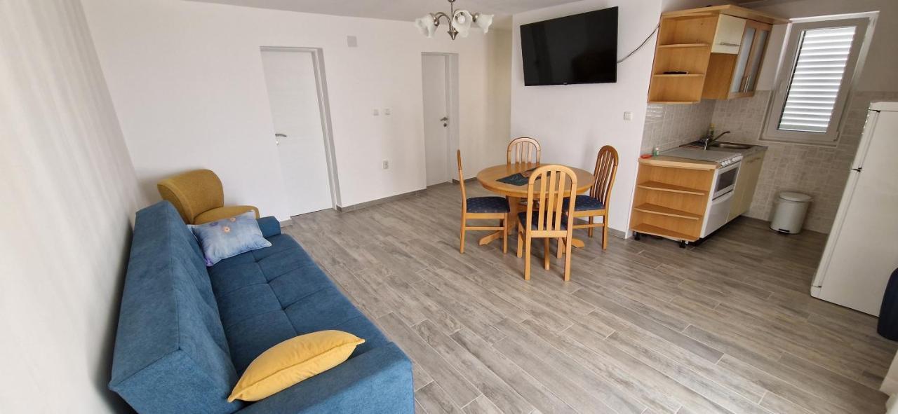 Apartment Ljubica 로고즈니차 외부 사진